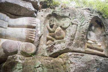 Oyma kumtaşı Buda resim tapınağında Phnom Santuk Kamboçya Kampong Thom şehir