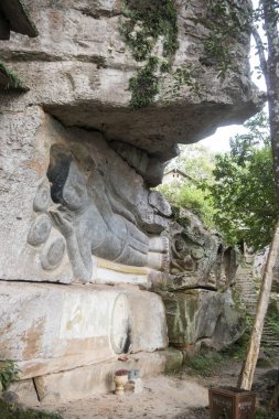 Oyma kumtaşı Buda resim tapınağında Phnom Santuk Kamboçya Kampong Thom şehir