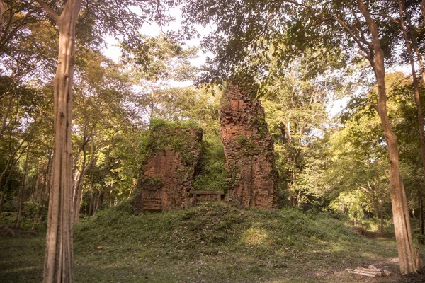 Sambor olduğunuzu Kuk kalıntıları Kamboçya Kampong Thom şehir kuzeyinde Khmer Harabeleri