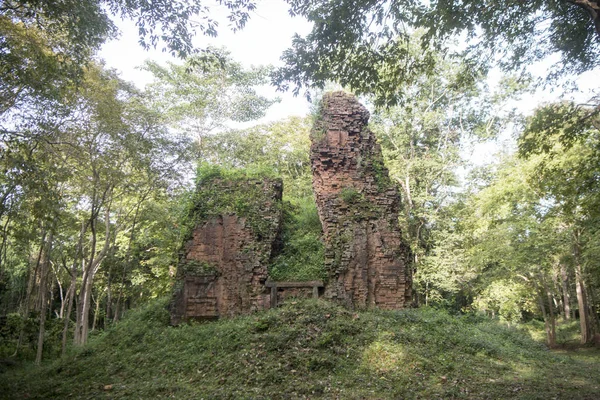 Sambor olduğunuzu Kuk kalıntıları Kamboçya Kampong Thom şehir kuzeyinde Khmer Harabeleri