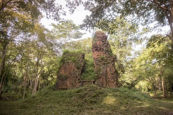 Sambor olduğunuzu Kuk kalıntıları Kamboçya Kampong Thom şehir kuzeyinde Khmer Harabeleri