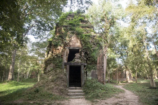 Sambor olduğunuzu Kuk kalıntıları Kamboçya Kampong Thom şehir kuzeyinde Khmer Harabeleri