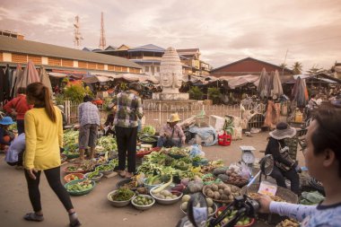 Kamboçya, Kampong Thom - Kasım, 2017: Khmer markette Psar Kampong thom Kamboçya Kampong Thom şehir içinde kare