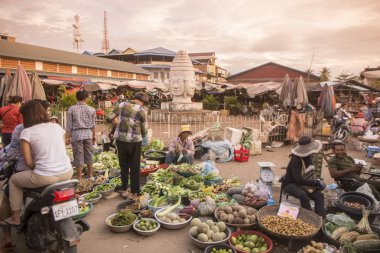 Kamboçya, Kampong Thom - Kasım, 2017: Khmer markette Psar Kampong thom Kamboçya Kampong Thom şehir içinde kare
