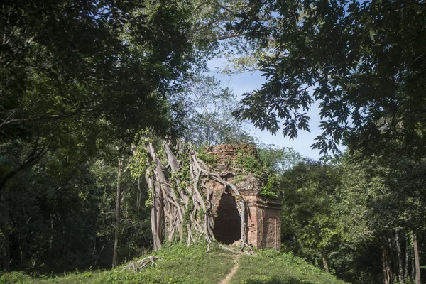 Sambor olduğunuzu Kuk kalıntıları Kamboçya Kampong Thom şehir kuzeyinde Khmer Harabeleri