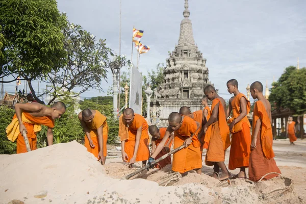 Kambodja Kampong Thom November 2017 Unga Munkar Vörten Konstruktion För — Stockfoto