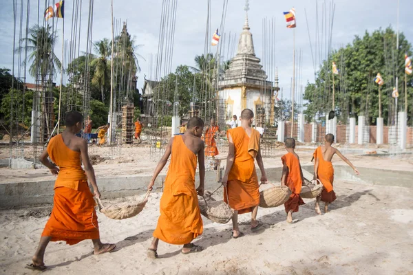 Kambodja Kampong Thom November 2017 Unga Munkar Vörten Konstruktion För — Stockfoto