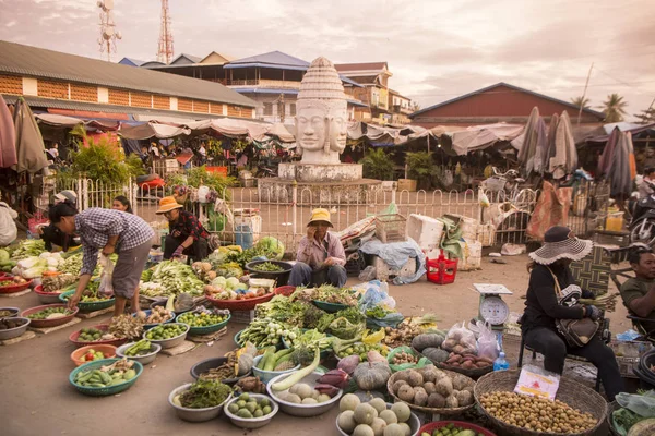柬埔寨 2017年11月 高棉广场在市场 Psar 磅汤姆在柬埔寨的磅汤姆市 — 图库照片