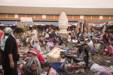 Kamboçya, Kampong Thom - Kasım, 2017: Khmer markette Psar Kampong thom Kamboçya Kampong Thom şehir içinde kare