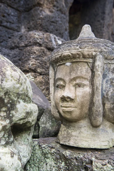 Heykel, Khmer tapınağı, Prasat Kuha Nokor Kamboçya Kampong Thom şehir güneyinde oyma taş