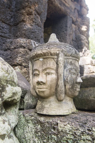 Heykel, Khmer tapınağı, Prasat Kuha Nokor Kamboçya Kampong Thom şehir güneyinde oyma taş
