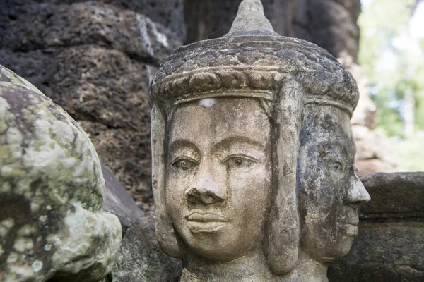 Heykel, Khmer tapınağı, Prasat Kuha Nokor Kamboçya Kampong Thom şehir güneyinde oyma taş