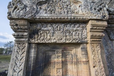 Kamboçya, Sra Em - 12 Kasım 2017: Srayong şehrin doğusunda Prsat Preah Vihear harap Khmer tapınaklar ayrıntılarını