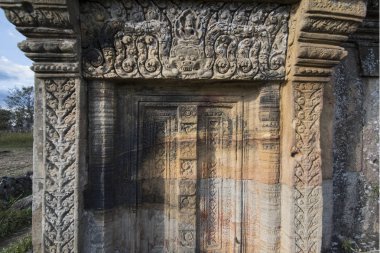 Kamboçya, Sra Em - 12 Kasım 2017: Srayong şehrin doğusunda Prsat Preah Vihear harap Khmer tapınaklar ayrıntılarını