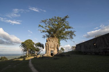Kamboçya, Sra Em - 12 Kasım 2017: Khmer tapınaklar Srayong kasabanın doğusunda Prsat Preah Vihear kalıntıları