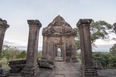 Kamboçya, Sra Em - 12 Kasım 2017: Khmer tapınaklar Srayong kasabanın doğusunda Prsat Preah Vihear kalıntıları