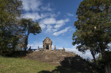 Prsat Preah Vihear şehrin Sra Em Kuzeybatı Kamboçya Preah Vihear il kuzeyindeki Khmer tapınaklar