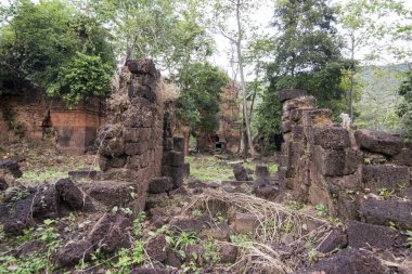 Prasat Neak Buos, Khmer tapınak şehrin Northwaest Kamboçya Preah Vihear kuzeyinde Sra Em kasabanın doğusunda