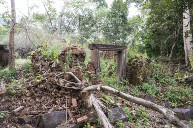 Prasat Neak Buos, Khmer tapınak şehrin Northwaest Kamboçya Preah Vihear kuzeyinde Sra Em kasabanın doğusunda