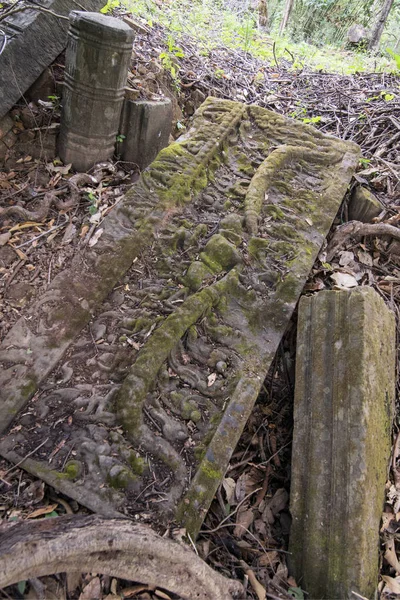 Prasat Neak Buos, Khmer tapınak şehrin Northwaest Kamboçya Preah Vihear kuzeyinde Sra Em kasabanın doğusunda