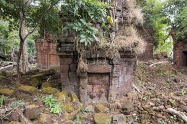 Prasat Neak Buos, Khmer tapınak şehrin Northwaest Kamboçya Preah Vihear kuzeyinde Sra Em kasabanın doğusunda