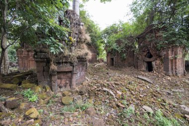 Prasat Neak Buos, Khmer tapınak şehrin Northwaest Kamboçya Preah Vihear kuzeyinde Sra Em kasabanın doğusunda