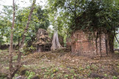 Prasat Neak Buos, Khmer tapınak şehrin Northwaest Kamboçya Preah Vihear kuzeyinde Sra Em kasabanın doğusunda