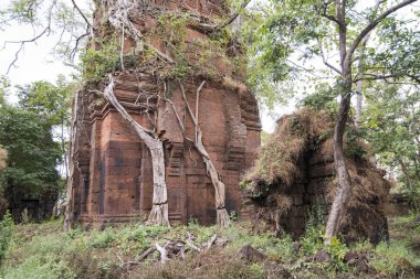 Prasat Neak Buos, Khmer tapınak şehrin Northwaest Kamboçya Preah Vihear kuzeyinde Sra Em kasabanın doğusunda