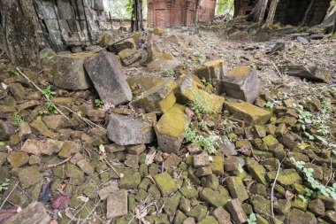 Prasat Neak Buos, Khmer tapınak şehrin Northwaest Kamboçya Preah Vihear kuzeyinde Sra Em kasabanın doğusunda