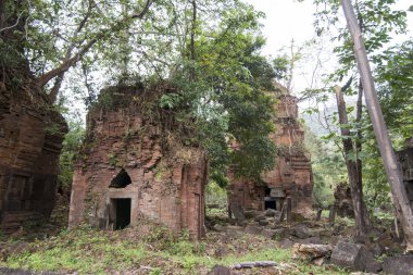 Prasat Neak Buos, Khmer tapınak şehrin Northwaest Kamboçya Preah Vihear kuzeyinde Sra Em kasabanın doğusunda