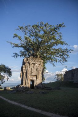 Kamboçya, Sra Em - 12 Kasım 2017: Srayong şehrin doğusunda Koh Ker Khmer tapınaklar kalıntıları