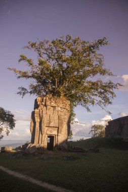 Kamboçya, Sra Em - 12 Kasım 2017: Srayong şehrin doğusunda Koh Ker Khmer tapınaklar kalıntıları