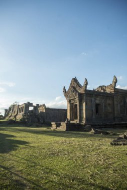 Kamboçya, Sra Em - 12 Kasım 2017: Srayong şehrin doğusunda Koh Ker Khmer tapınaklar kalıntıları