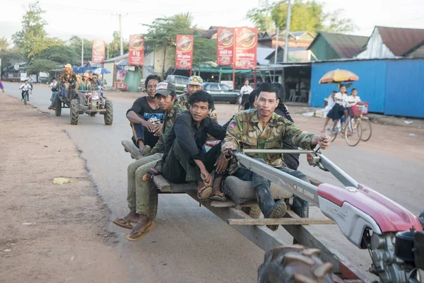 Kambodža Sra Listopadu 2017 Lidí Místním Vozidel Ulici — Stock fotografie