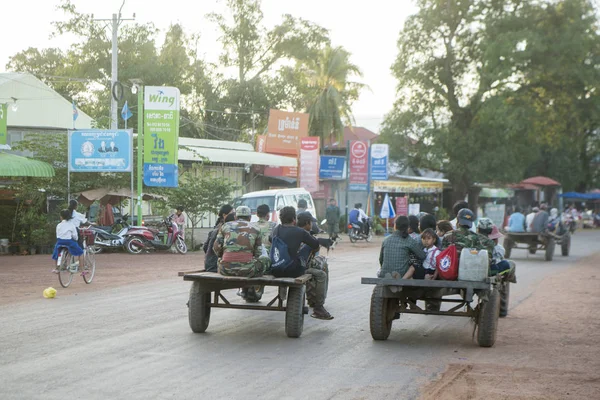 Kambodža Sra Listopadu 2017 Lidí Místním Vozidel Ulici — Stock fotografie