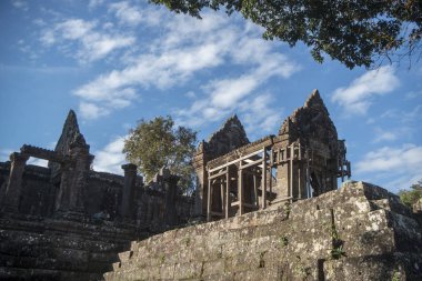 Prsat Preah Vihear şehrin Sra Em Kuzeybatı Kamboçya Preah Vihear il kuzeyindeki Khmer tapınaklar