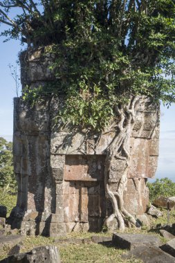 Prsat Preah Vihear şehrin Sra Em Kuzeybatı Kamboçya Preah Vihear il kuzeyindeki Khmer tapınaklar