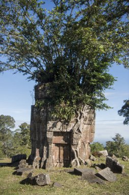 Prsat Preah Vihear şehrin Sra Em Kuzeybatı Kamboçya Preah Vihear il kuzeyindeki Khmer tapınaklar