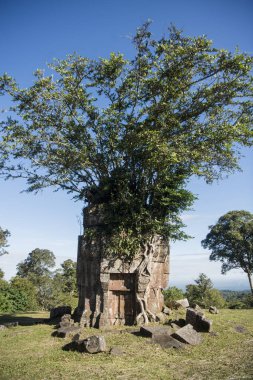 Prsat Preah Vihear şehrin Sra Em Kuzeybatı Kamboçya Preah Vihear il kuzeyindeki Khmer tapınaklar