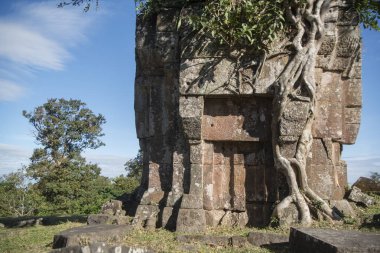 Prsat Preah Vihear şehrin Sra Em Kuzeybatı Kamboçya Preah Vihear il kuzeyindeki Khmer tapınaklar