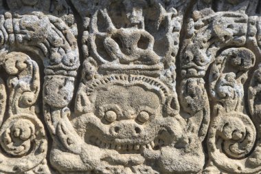 Prsat Preah Vihear şehrin Sra Em Kuzeybatı Kamboçya Preah Vihear il kuzeyindeki Khmer tapınaklar