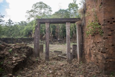Prasat Neak Buos, Khmer tapınak şehrin Northwaest Kamboçya Preah Vihear kuzeyinde Sra Em kasabanın doğusunda