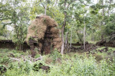 Prasat Neak Buos, Khmer tapınak şehrin Northwaest Kamboçya Preah Vihear kuzeyinde Sra Em kasabanın doğusunda
