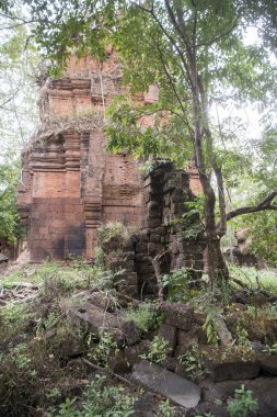 Prasat Neak Buos, Khmer tapınak şehrin Northwaest Kamboçya Preah Vihear kuzeyinde Sra Em kasabanın doğusunda