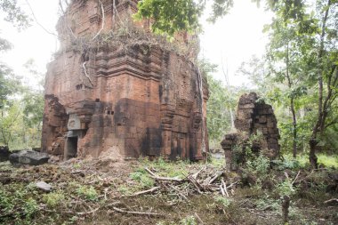 Prasat Neak Buos, Khmer tapınak şehrin Northwaest Kamboçya Preah Vihear kuzeyinde Sra Em kasabanın doğusunda