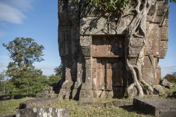 Prsat Preah Vihear şehrin Sra Em Kuzeybatı Kamboçya Preah Vihear il kuzeyindeki Khmer tapınaklar