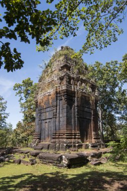 Kamboçya, Sra Em - 12 Kasım 2017: Srayong şehrin doğusunda Koh Ker Khmer tapınaklar kalıntıları