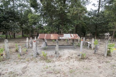 Kamboçya, Anlong Veng - Kasım, 2017: Pol Pot Choam kasaba ve kuzeyinde kasaba, Anlong Veng Northwaest Kamboçya Oddar Meanchey il ölü yakma makinası. 