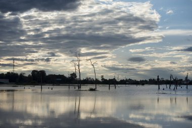 Kamboçya, Anlong Veng - Kasım, 2017: The Ta Mok Lake, kasaba, Anlong Veng Northwaest Kamboçya Oddar Meanchey il.  