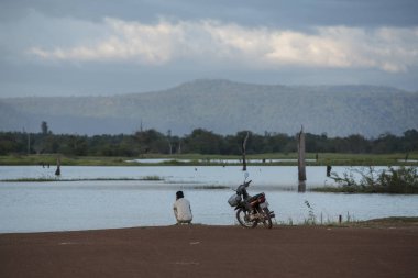 Kamboçya, Anlong Veng - Kasım, 2017: The Ta Mok Lake, kasaba, Anlong Veng Northwaest Kamboçya Oddar Meanchey il.  